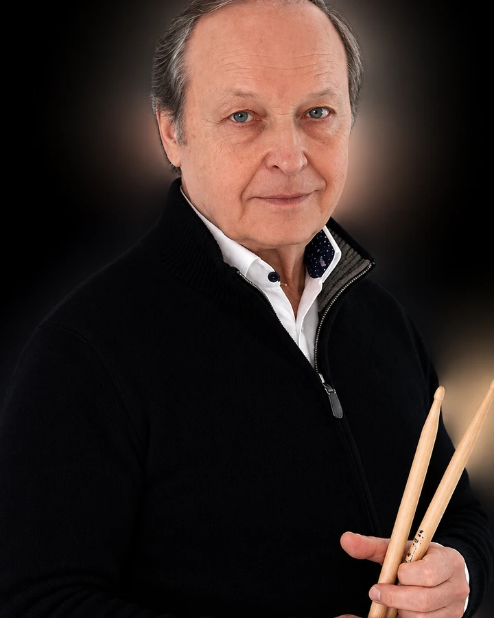Alexander Simonovsky teaching online drum lessons